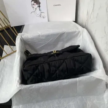 Chanel AS1118 Kabelka s klopou Saténová látka Černá