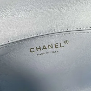 Chanel AS1115 Malá taška s klopou Saténová tkanina Světle modrá