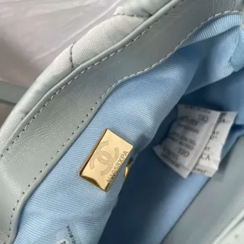 Chanel AS1115 Malá taška s klopou Saténová tkanina Světle modrá