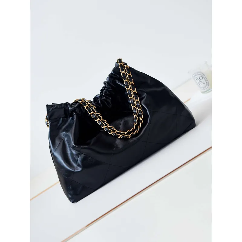 Chanel 22 Taška AS4486 Malá kabelka Lesklá telecí kůže Černá se zlatem