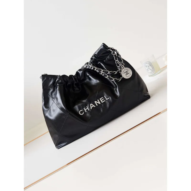 Chanel 22 Taška AS4486 Malá kabelka Lesklá telecí kůže Černá se stříbrnou