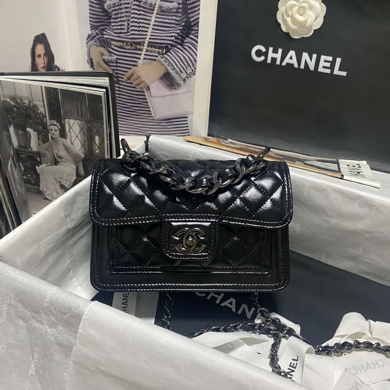 Chanel AS4051 Kabelka s klopou z jehněčí kůže, černá kovová s černou