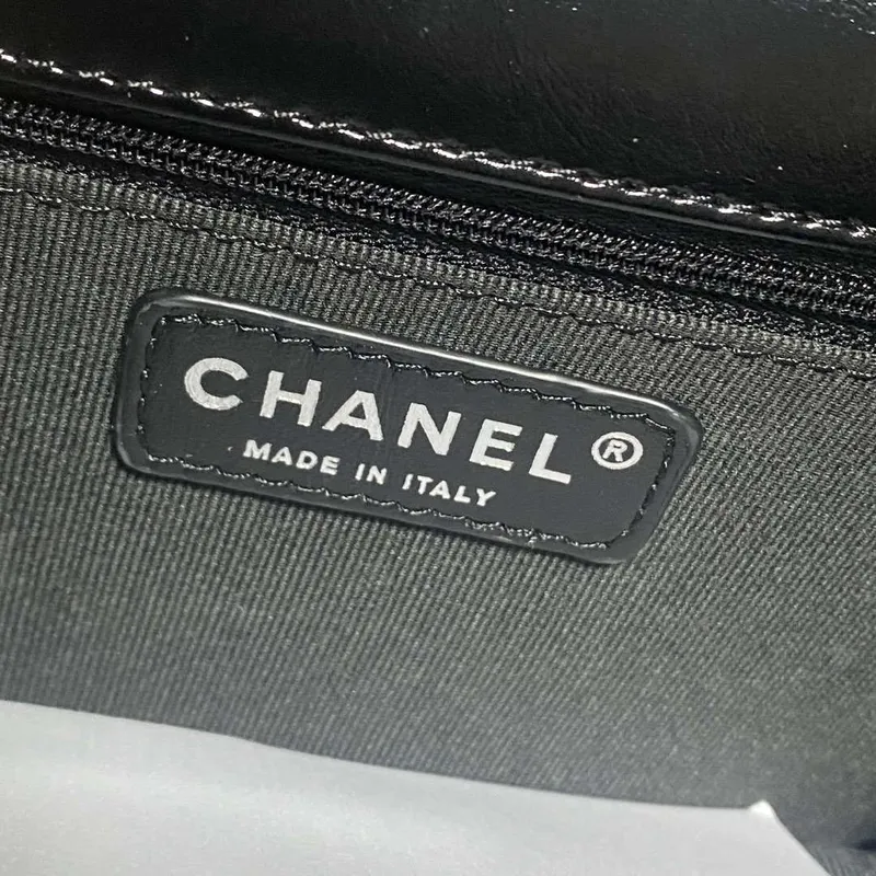 Chanel AS4051 Kabelka s klopou z jehněčí kůže, černá kovová s černou