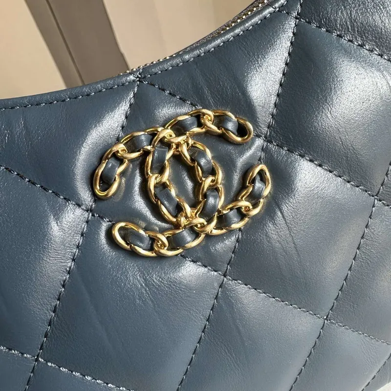 Chanel AS4422 23K Hobo taška z jehněčí kůže, zlatý kov, tmavě modrá