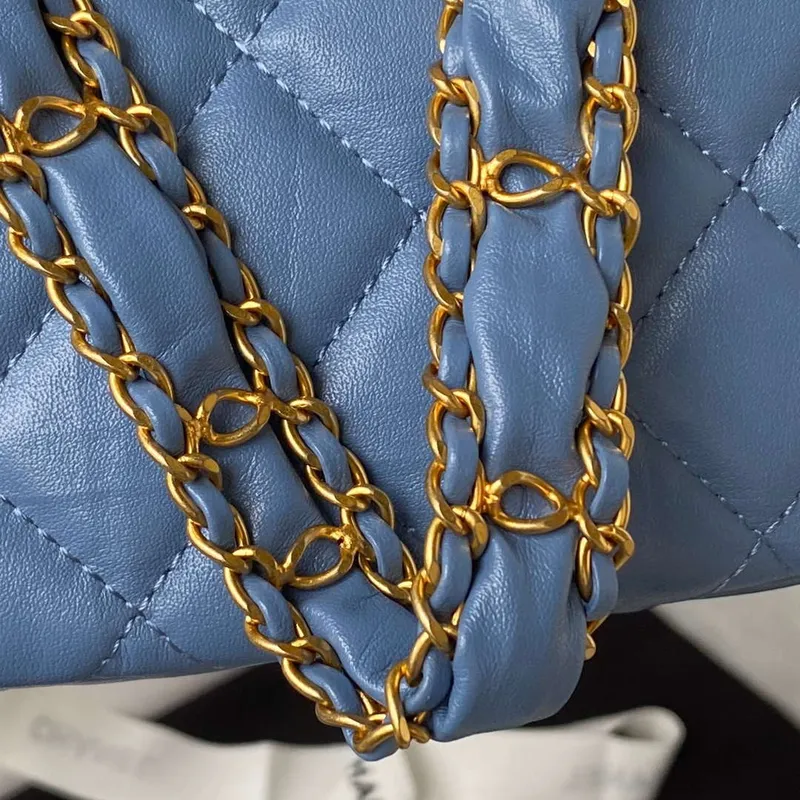 Chanel AP3647 23K Malá taška Hobo z jehněčí kůže, zlatá kovová, modrá