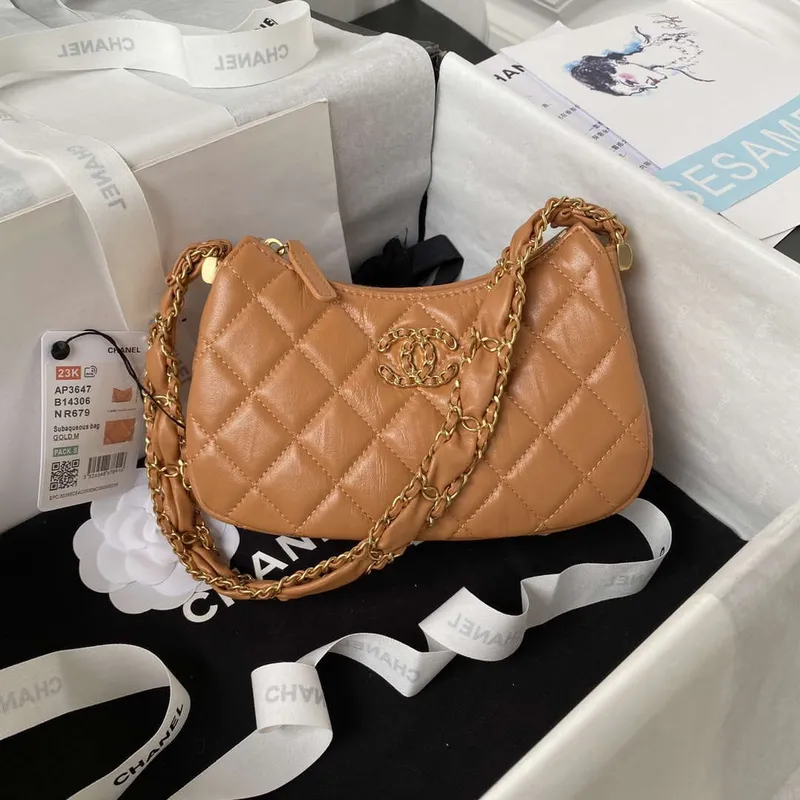 Chanel AP3647 23K Malá taška Hobo z jehněčí kůže, zlatý kov, karamelová barva
