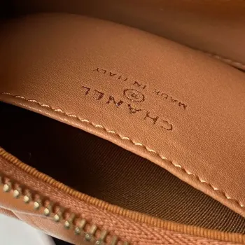 Chanel AP3647 23K Malá taška Hobo z jehněčí kůže, zlatý kov, karamelová barva