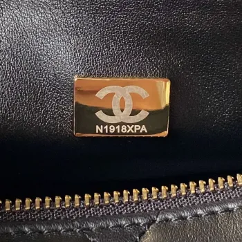 Chanel AS4201 Taška s horním uchem z telecí kůže, černá