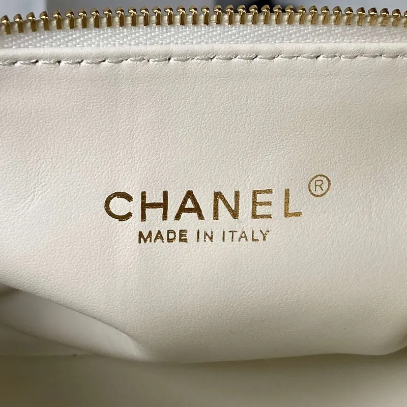 Chanel AS4201 taška s horním uchem z telecí kůže, bílá
