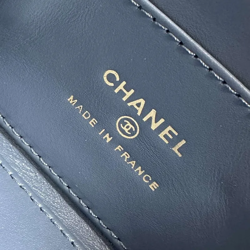 Chanel AP3435 Lesklá stárnutá telecí kůže a zlatý kov Námořnická modrá