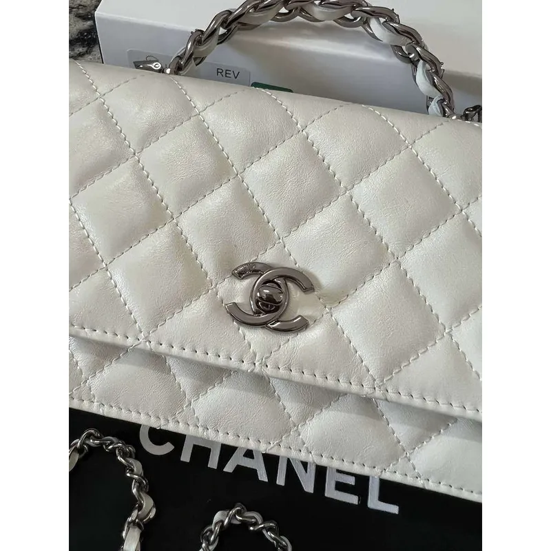 Chanel AP3645 Woc Peněženka na řetízku Bílá lesklá zmačkaná telecí kůže Strass & Ruthenium Finish Metal