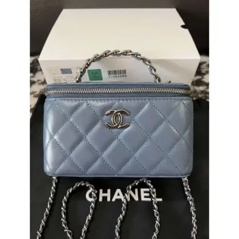 Chanel AP3593 Lesklá zmačkaná telecí kůže Strass & Ruthenium Finish Metal Blue