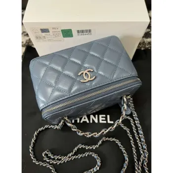 Chanel AP3593 Lesklá zmačkaná telecí kůže Strass & Ruthenium Finish Metal Blue