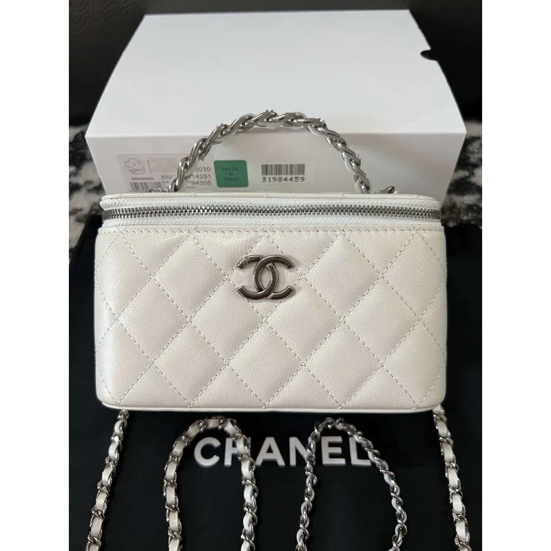 Chanel AP3593 Lesklá zmačkaná telecí kůže Strass & Ruthenium Finish Metal White