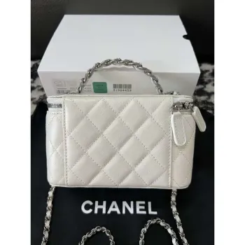 Chanel AP3593 Lesklá zmačkaná telecí kůže Strass & Ruthenium Finish Metal White