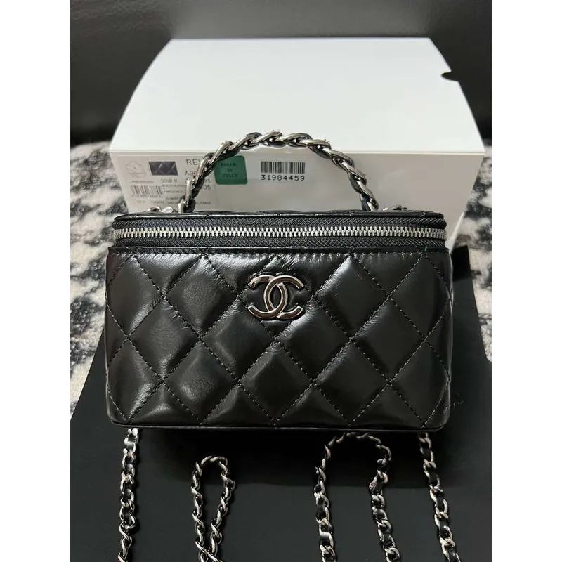 Chanel AP3593 Lesklá zmačkaná telecí kůže Strass & Ruthenium Finish Metal Black