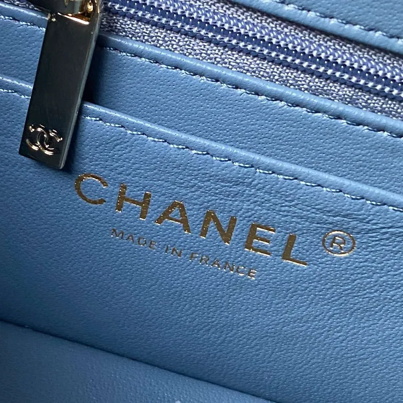 Chanel AS4469 Mini BOX taška z lesklé telecí kůže a zlatého kovu, modrá