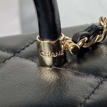 Chanel AS4469 Mini BOX taška z lesklé telecí kůže a zlatého kovu, černá