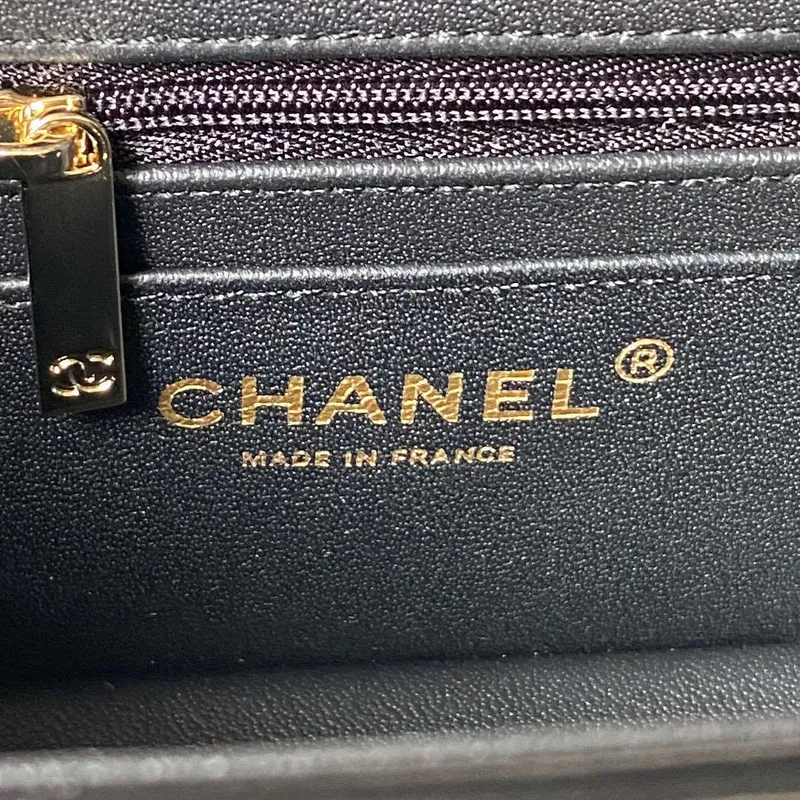 Chanel AS4469 Mini BOX taška z lesklé telecí kůže a zlatého kovu, černá