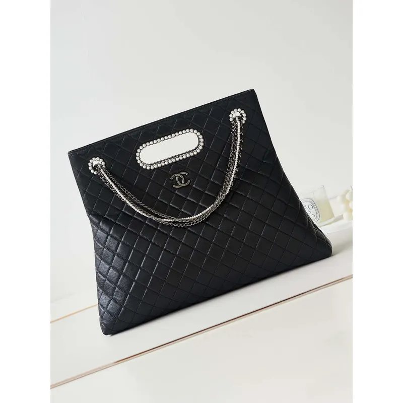 Chanel AS4223 Velká nákupní taška ze staré lesklé jehněčí kůže s krystalovými perlami a černým kovem Černá