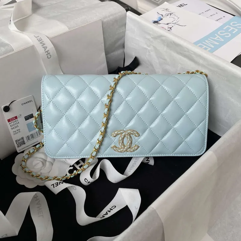 Chanel AP3363 Klopová taška Baguette z jehněčí kůže, modrá