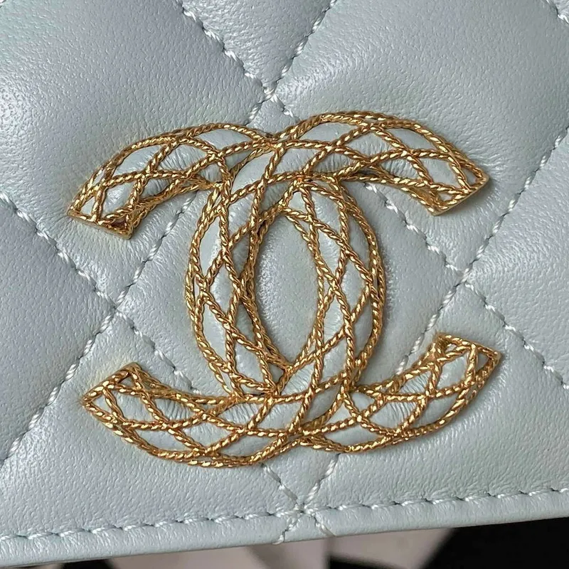 Chanel AP3363 Klopová taška Baguette z jehněčí kůže, modrá
