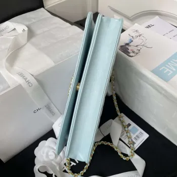 Chanel AP3363 Klopová taška Baguette z jehněčí kůže, modrá