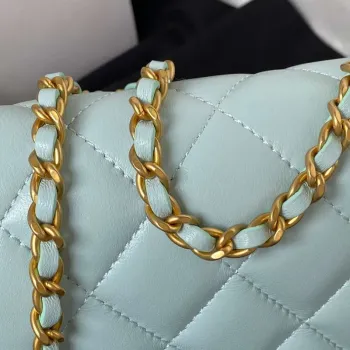 Chanel AP3363 Klopová taška Baguette z jehněčí kůže, modrá