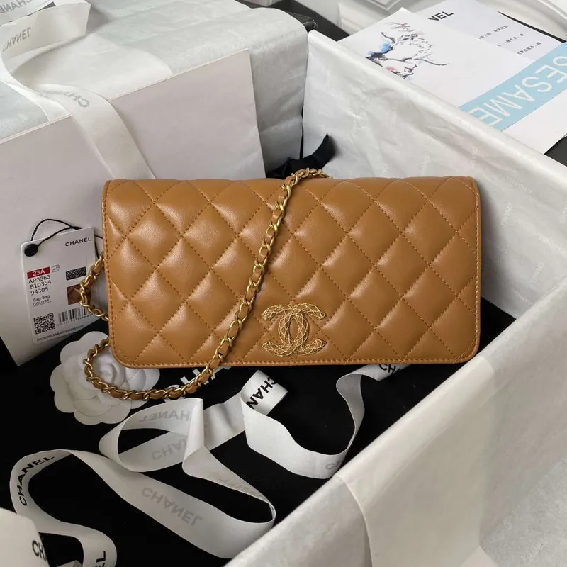 Chanel AP3363 Klopová taška Baguette z jehněčí kůže, hnědá