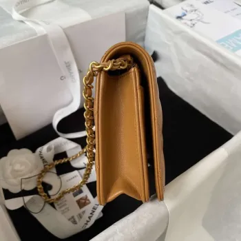 Chanel AP3363 Klopová taška Baguette z jehněčí kůže, hnědá