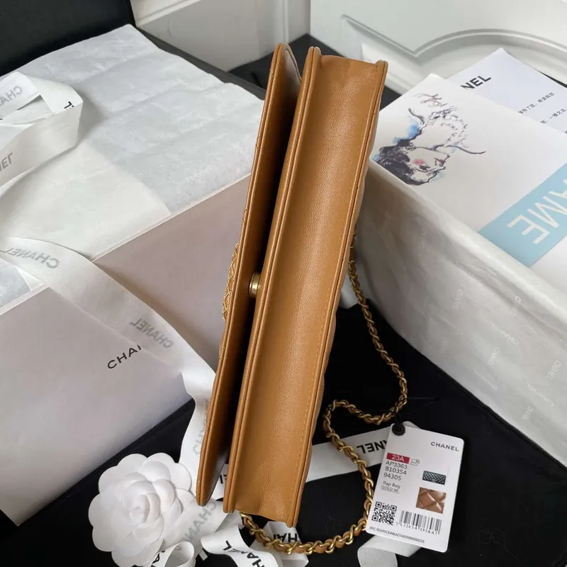 Chanel AP3363 Klopová taška Baguette z jehněčí kůže, hnědá