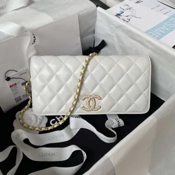 Chanel AP3363 Klopová taška Baguette z jehněčí kůže, bílá