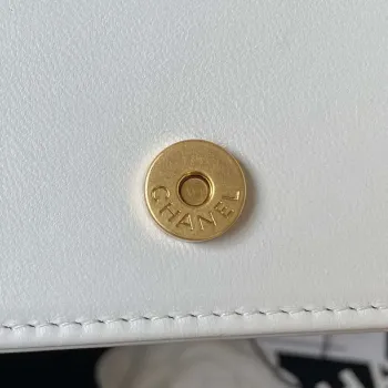 Chanel AP3363 Klopová taška Baguette z jehněčí kůže, bílá