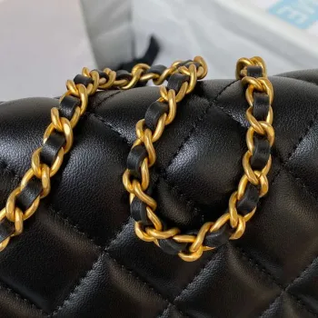 Chanel AP3363 Klopová taška Baguette z jehněčí kůže, černá