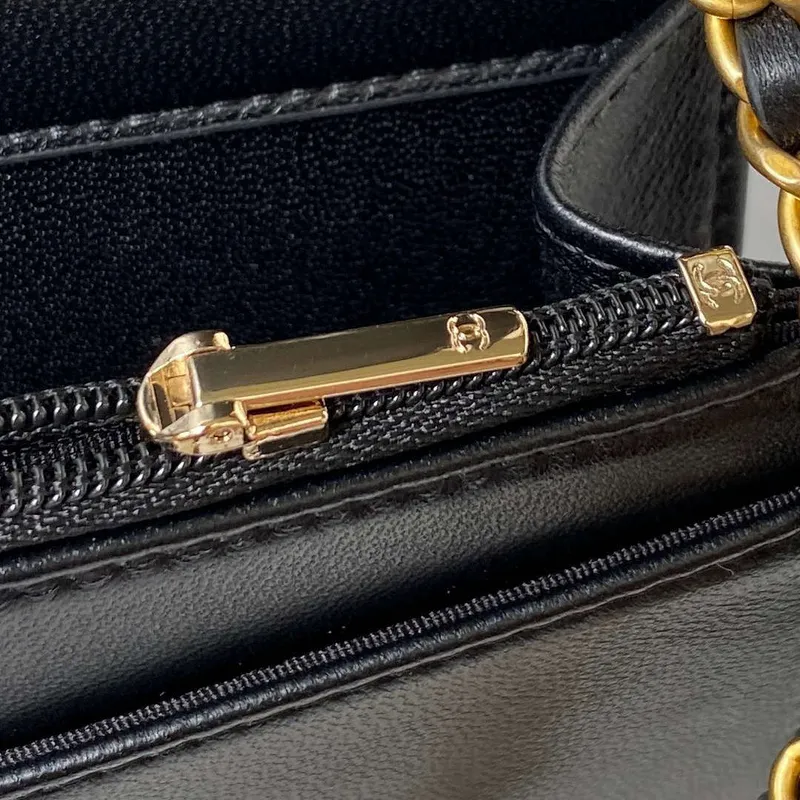 Chanel AP3363 Klopová taška Baguette z jehněčí kůže, černá