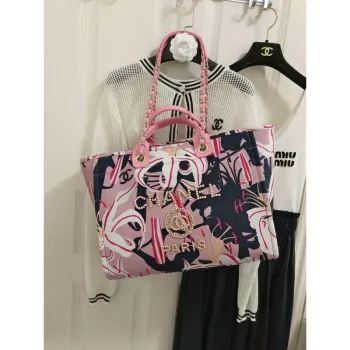 Chanel A66941 Velká taška s potiskem, samet, dřevěné perly a zlatý kov, růžová a vícebarevná