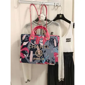 Chanel A66941 Velká taška s potiskem, samet, dřevěné perly a zlatý kov, červená a vícebarevná