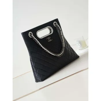 Chanel AS4222 Nákupní taška ze staré lesklé jehněčí kůže  Křišťálové perly a černý kov Černá