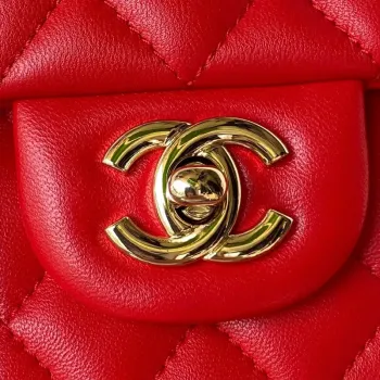 Chanel 23K AS2431 Mini kabelka s klopou z jehněčí kůže s horním uchem Červená