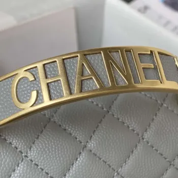 Chanel A94805 Chlapecká taška s klopou a uchem, z broušené lesklé telecí kůže, zlatý kov, šedá