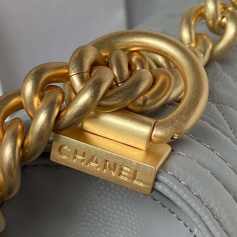 Chanel A94804 Boy Chanel taška s klopou a uchem, z broušené lesklé telecí kůže, zlatý kov, šedá
