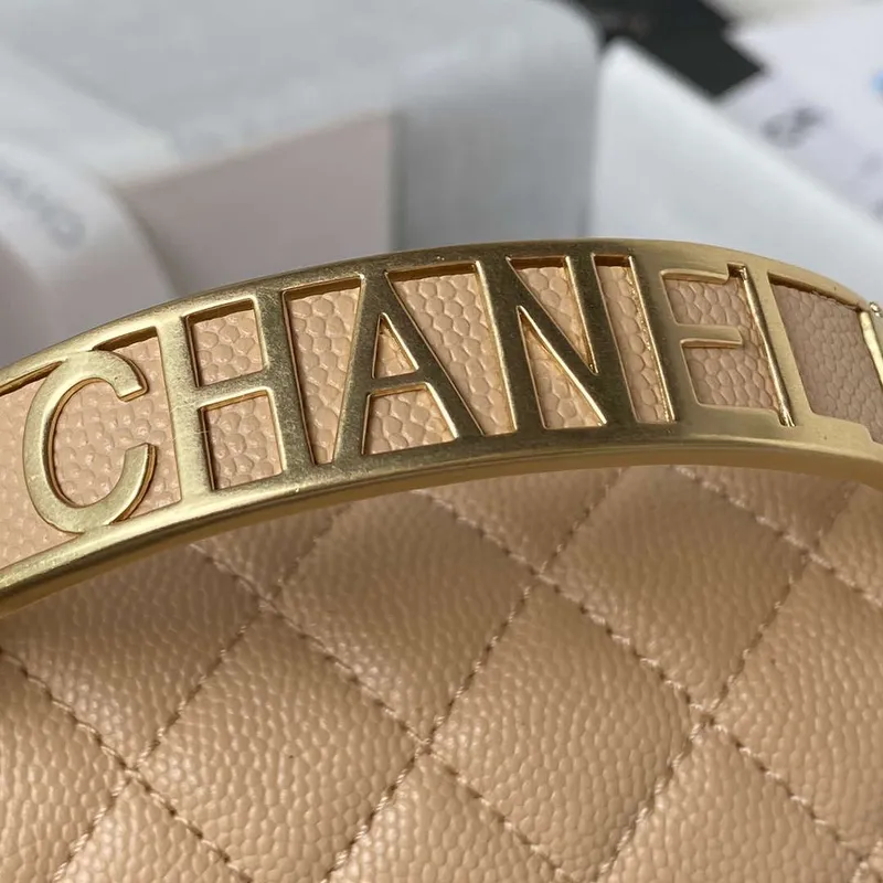 Chanel A94804 Boy Chanel taška s klopou a uchem, z broušené lesklé telecí kůže, zlatý kov, béžová
