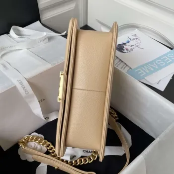 Chanel A94804 Boy Chanel taška s klopou a uchem, z broušené lesklé telecí kůže, zlatý kov, béžová