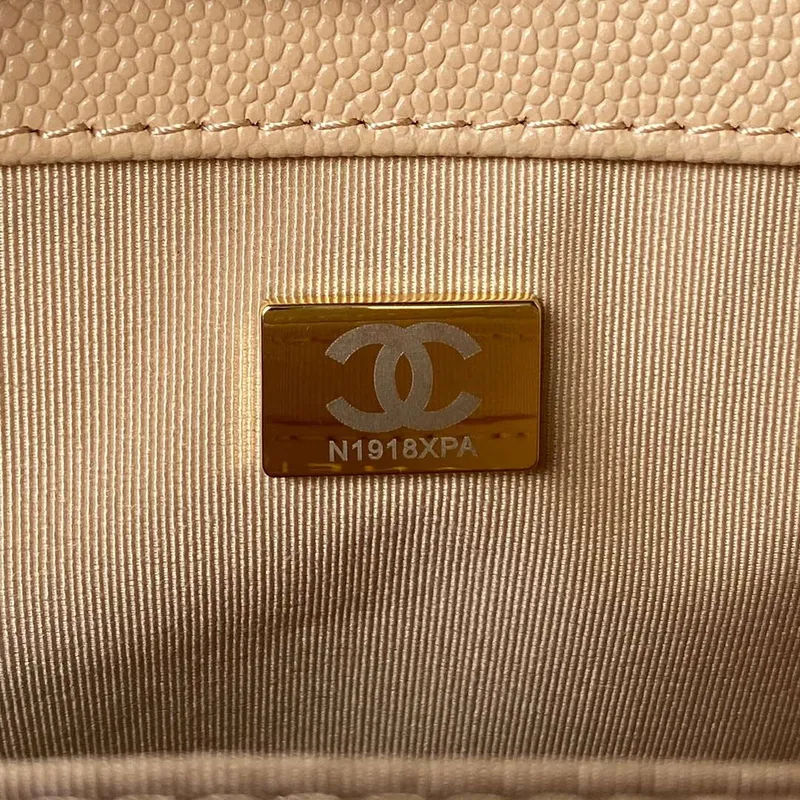 Chanel A94804 Boy Chanel taška s klopou a uchem, z broušené lesklé telecí kůže, zlatý kov, béžová