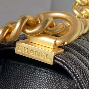 Chanel A94804 Boy Chanel taška s klopou a uchem, z broušené lesklé telecí kůže, zlatý kov, černá