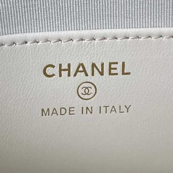 Chanel AP3484 KLÁŠTĚNKA S ŘETĚZEM Lesklá jehněčí kůže a zlatý kov Bílá