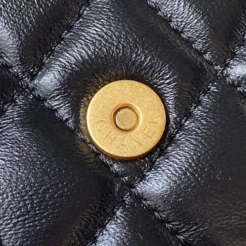 Chanel AP3485 Psaníčko s řetízkem z lesklé jehněčí kůže a zlatého kovu, černé