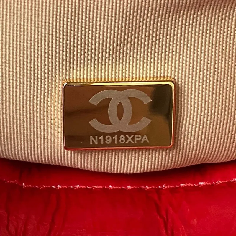 Chanel AS4323 Malá taška Hobo z lesklé zmačkané telecí kůže, zlatý kov, červená