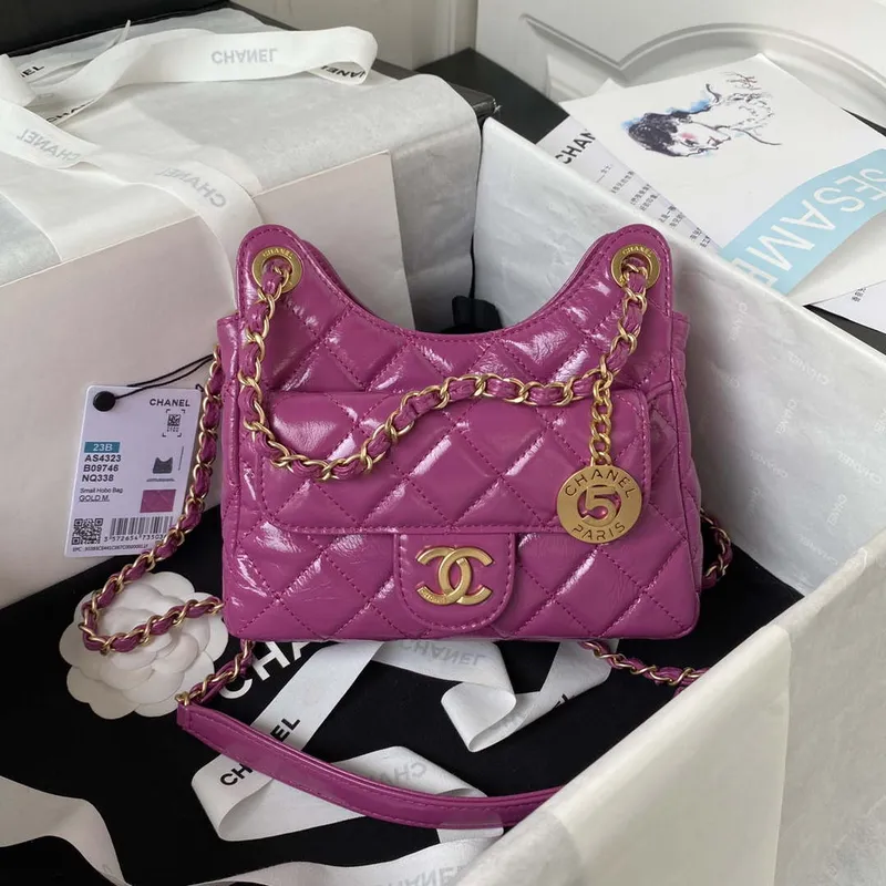 Chanel AS4323 Malá taška Hobo z lesklé zmačkané telecí kůže, zlatý kov, fialová