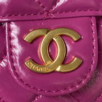 Chanel AS4323 Malá taška Hobo z lesklé zmačkané telecí kůže, zlatý kov, fialová